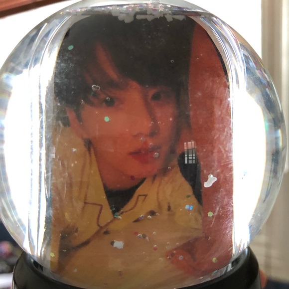 BTS Bundle - “Rise of Bangtan” Book, 2 Pocket Pop! Keychains & Snow Glob… - Picture 11 of 14